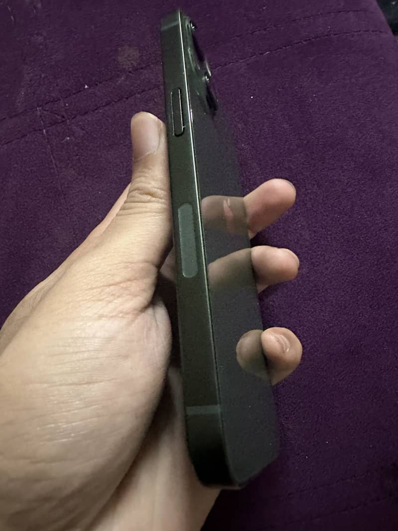 Apple iPhone 13 4