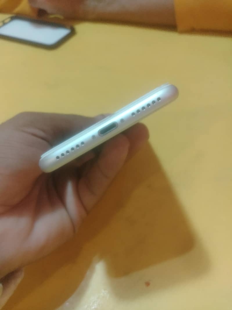 Apple iPhone 8 1