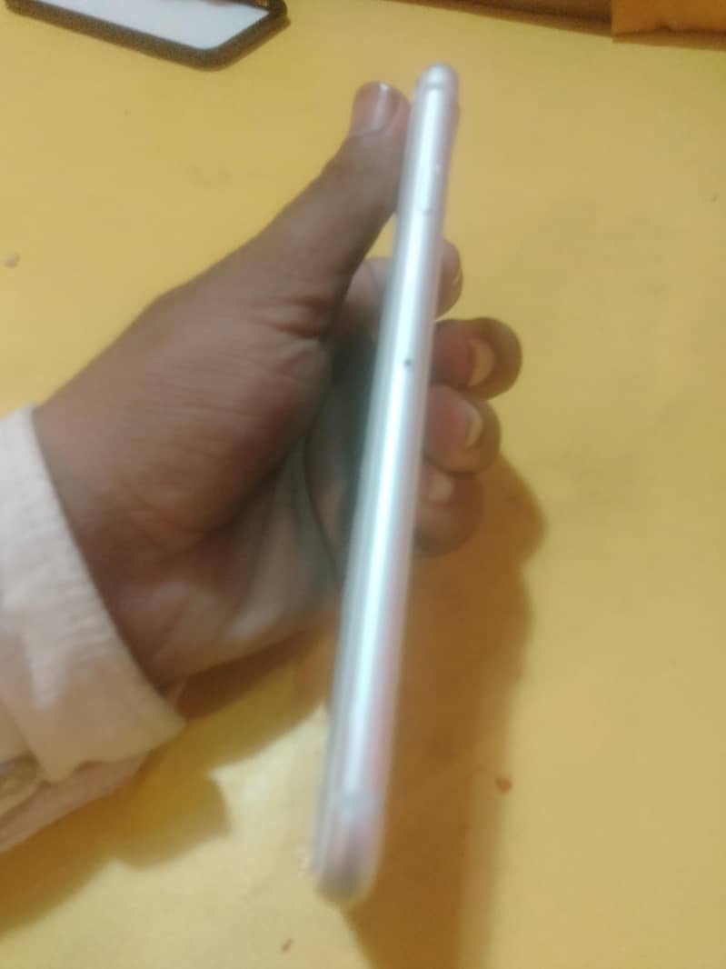Apple iPhone 8 3