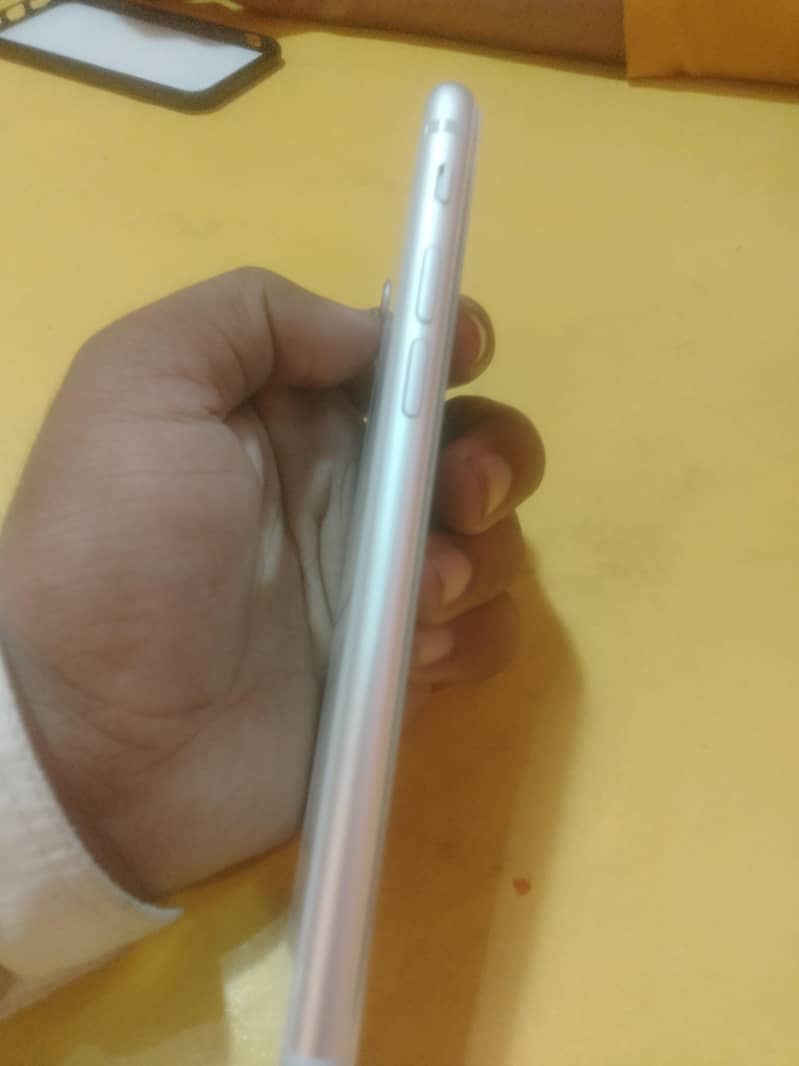 Apple iPhone 8 4