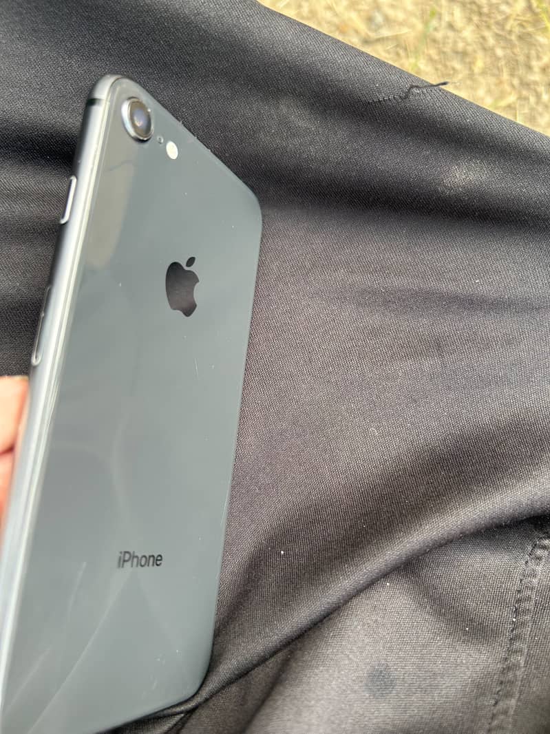 Apple iPhone 8 4