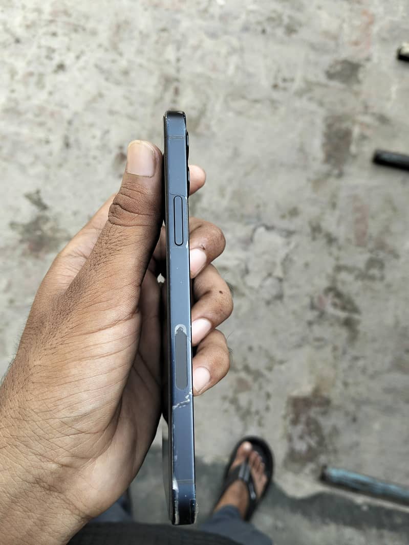 Apple iPhone 12 1