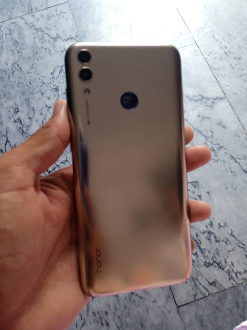 Honor 8C 1