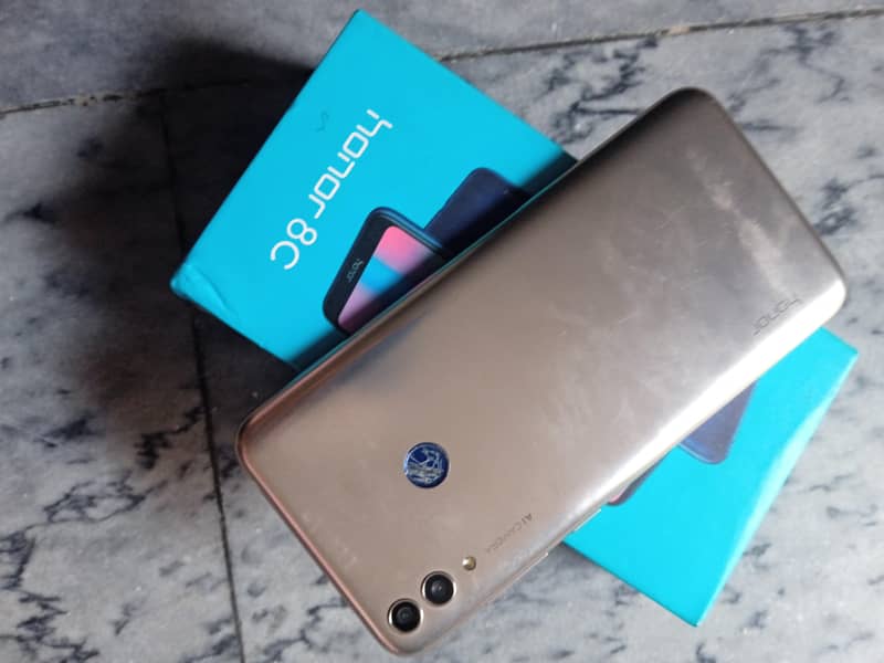 Honor 8C 3
