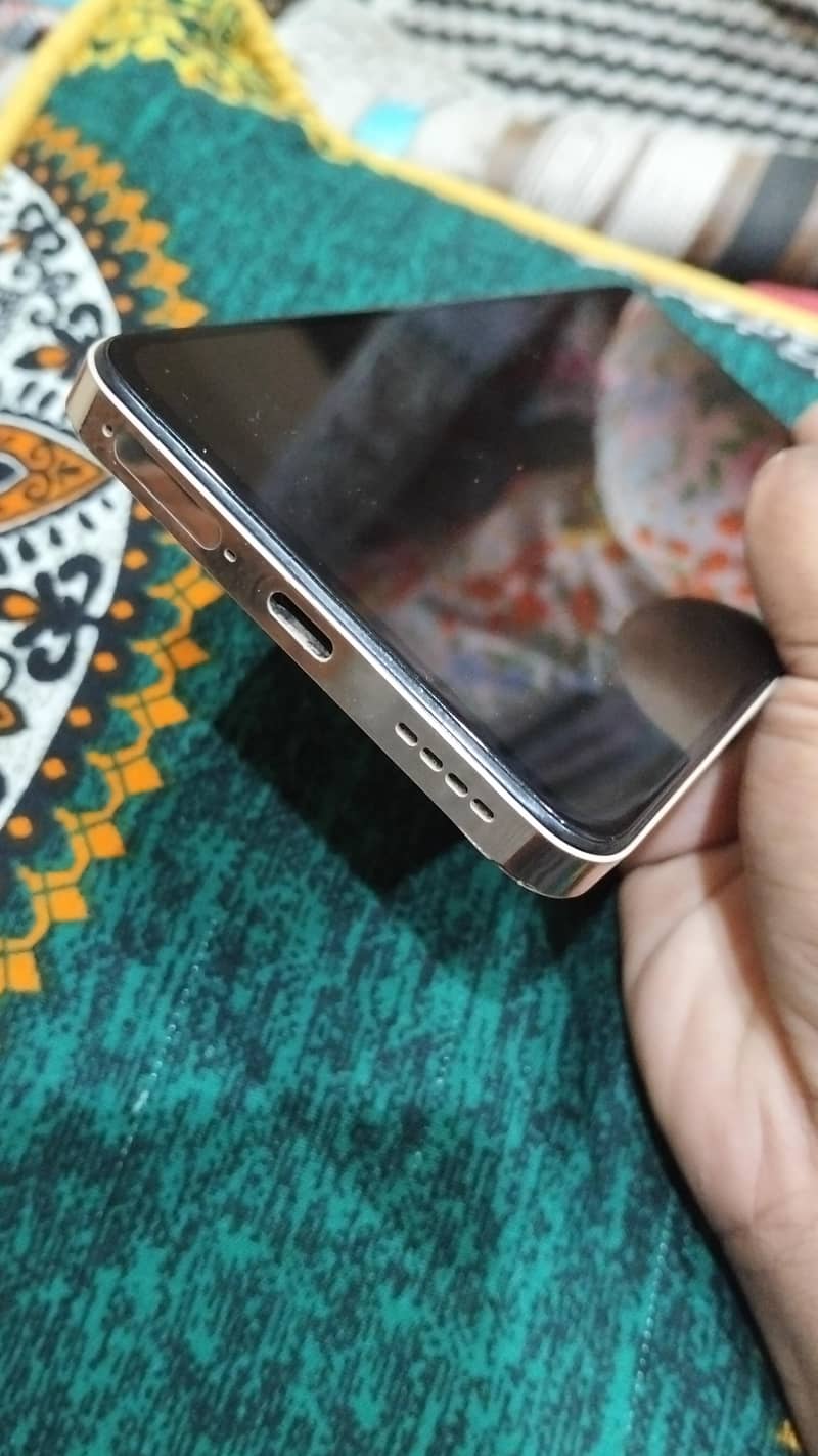 Realme 12 Plus 1