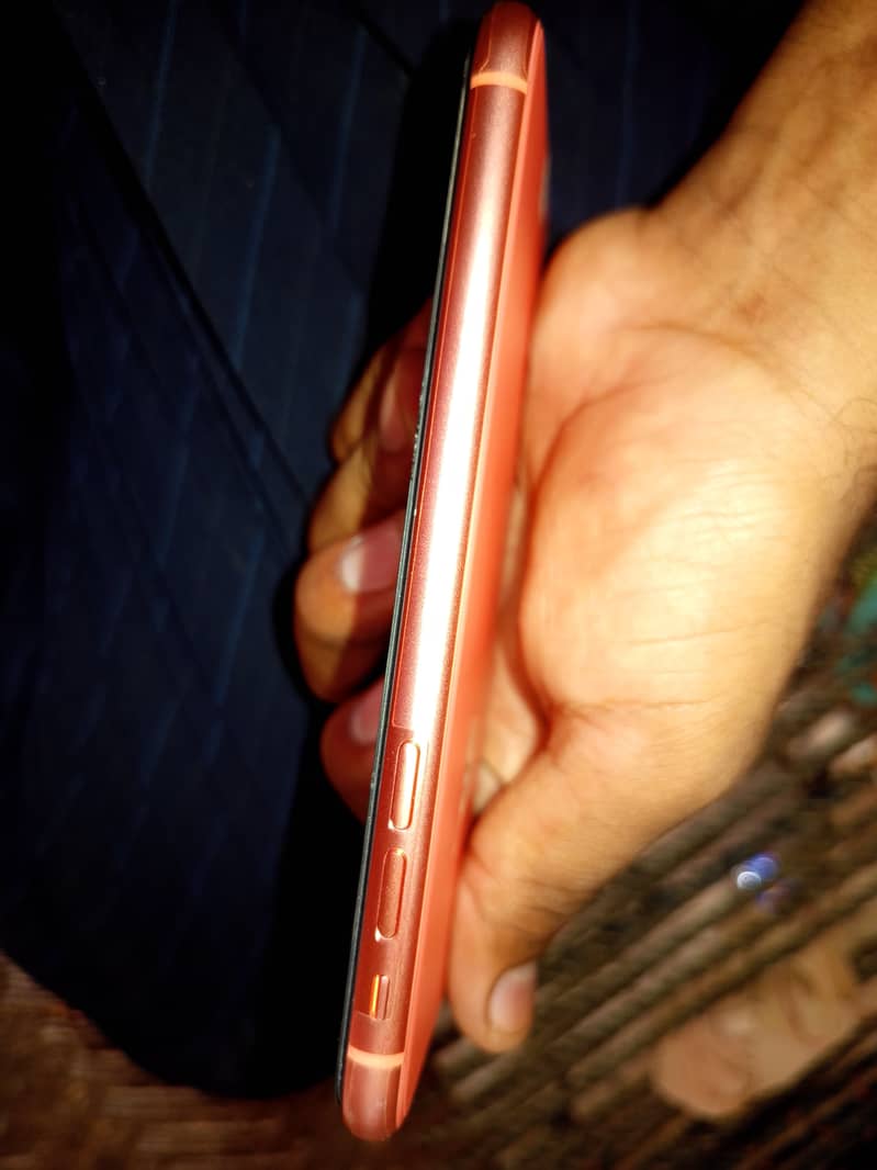 Apple iPhone XR 4