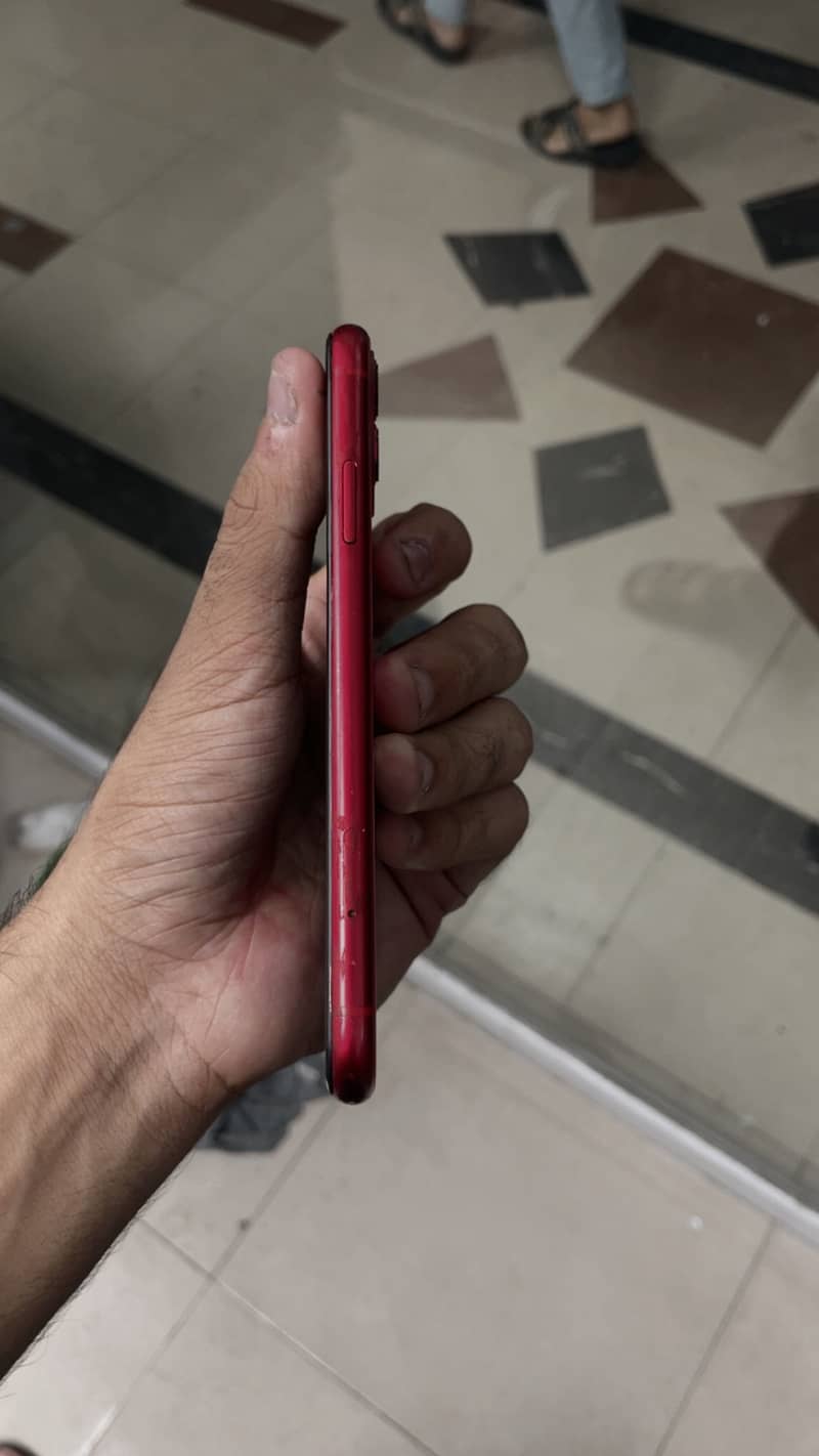 Apple iPhone 11 4