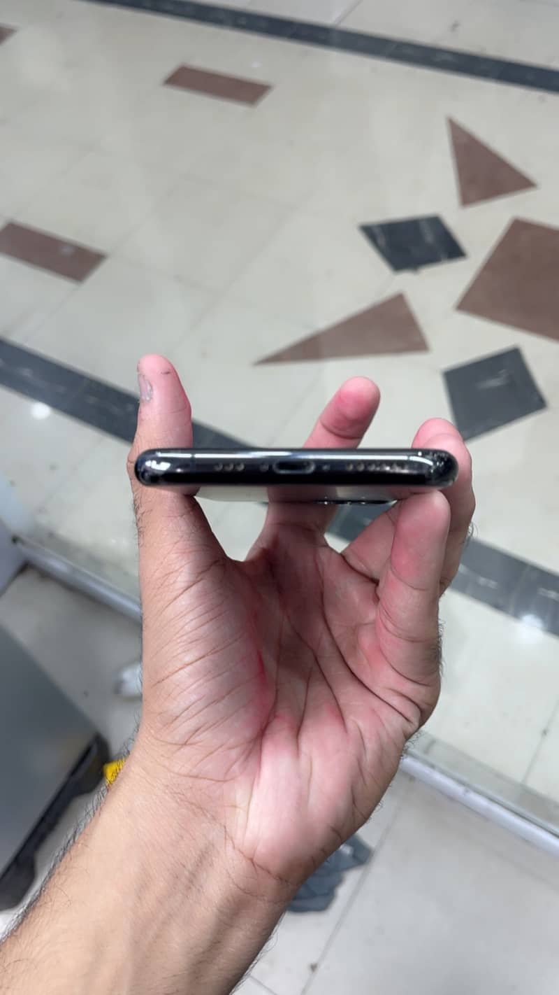 Apple iPhone 11 Pro 2