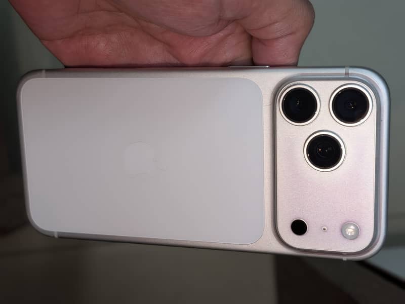 Apple iPhone 17 Pro Max 2