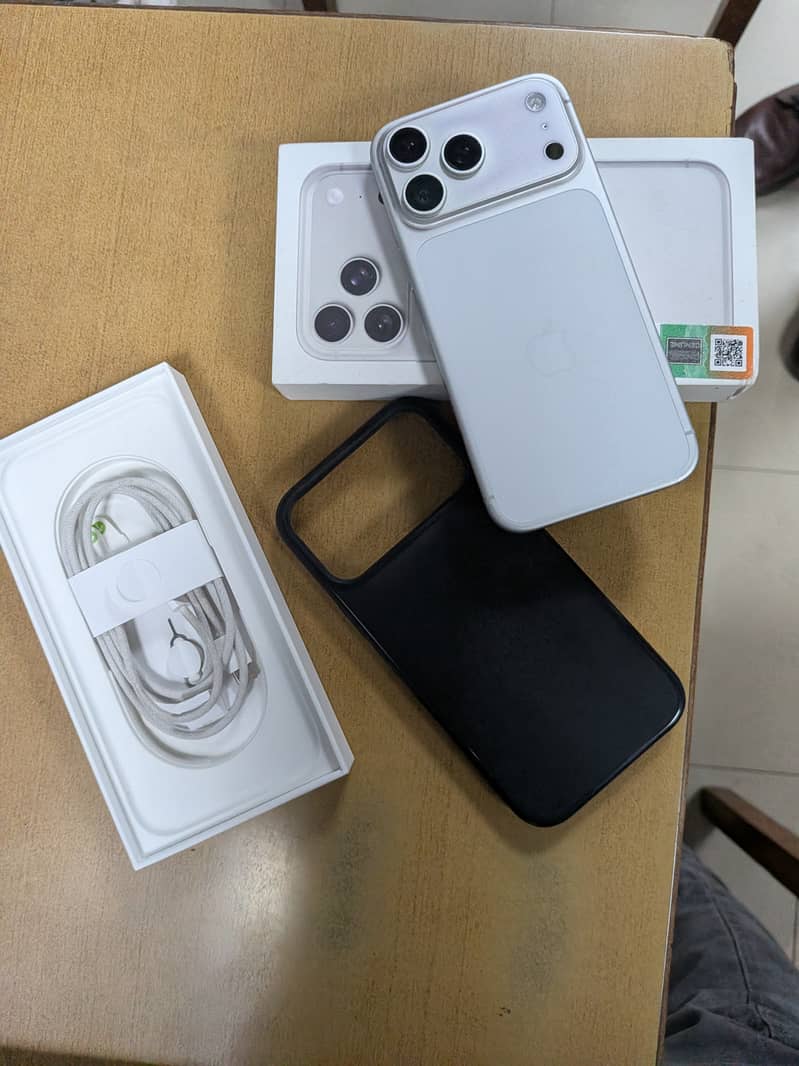 Apple iPhone 17 Pro Max 5