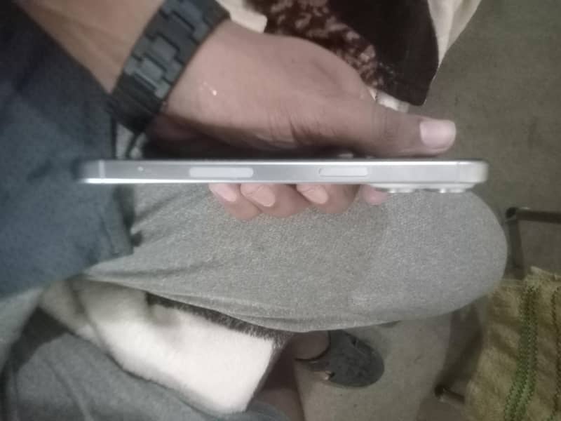 Apple iPhone 15 Pro Max 2