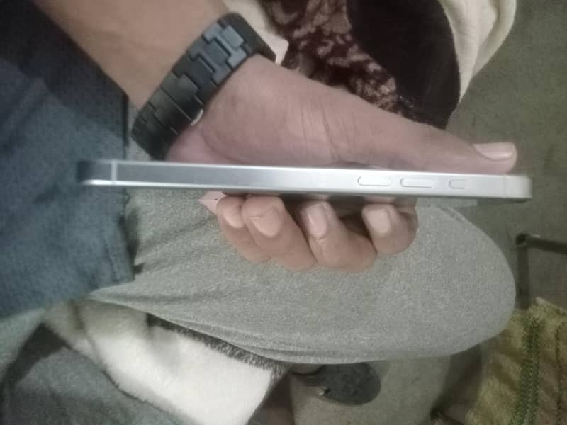 Apple iPhone 15 Pro Max 4