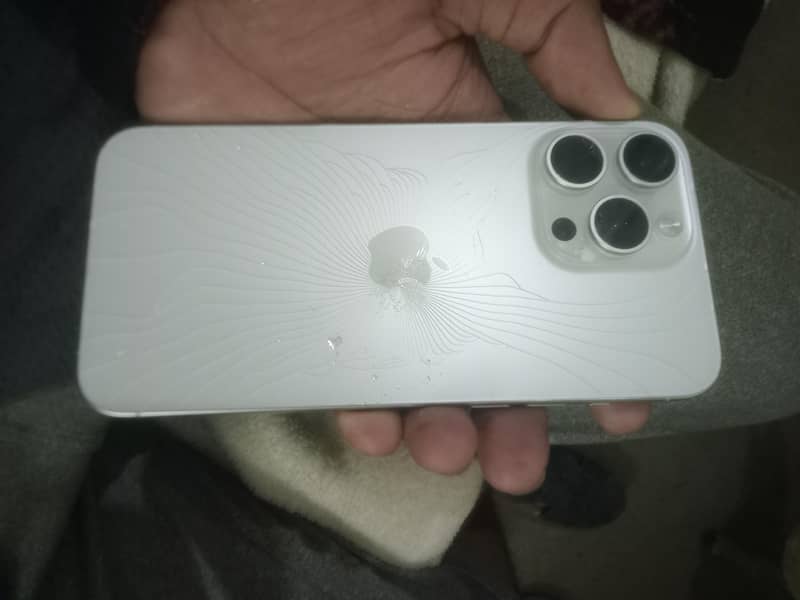 Apple iPhone 15 Pro Max 6