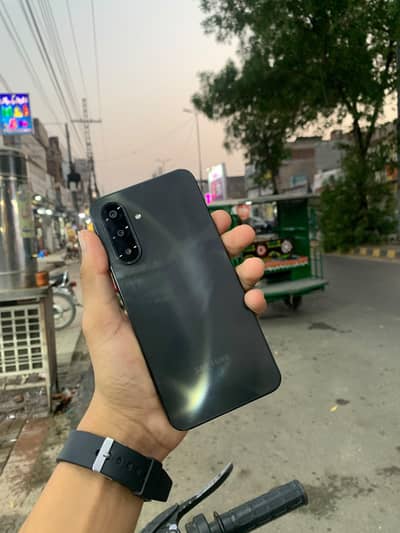 Samsung galaxy A17 non pta with box and cable
