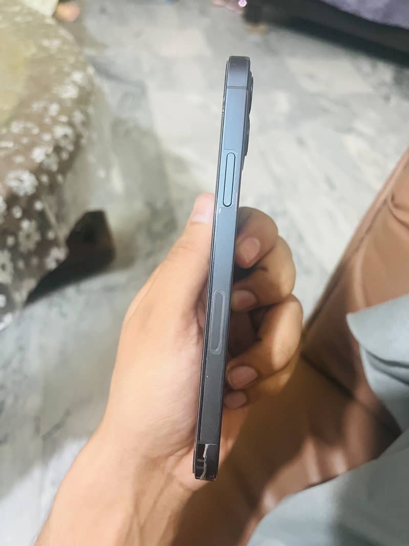 Apple iPhone 12 Pro 4