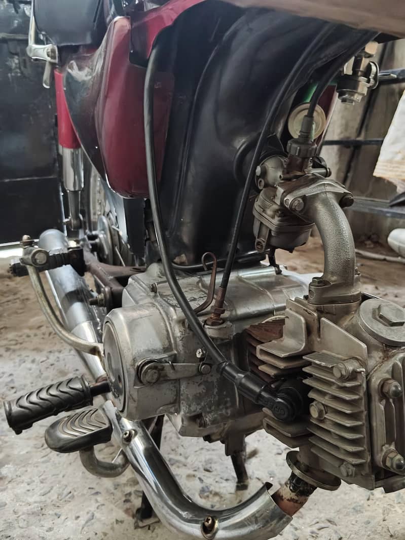 Honda CD 70 Model 2012 4