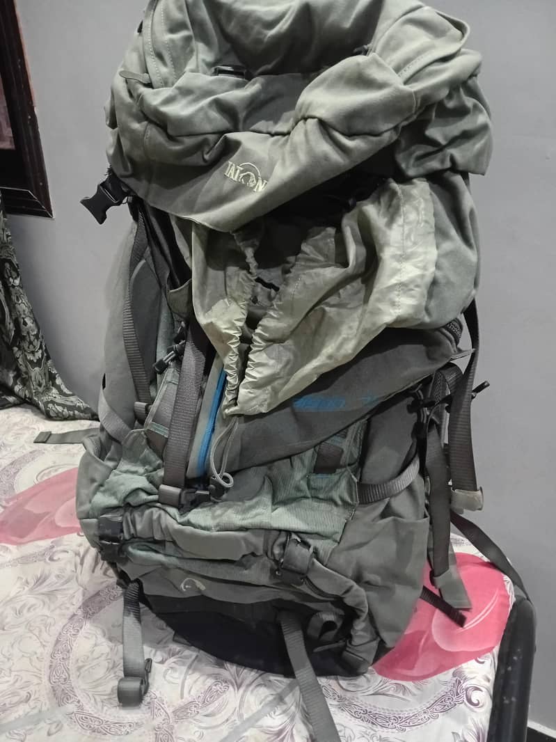large hiking bagpack 0