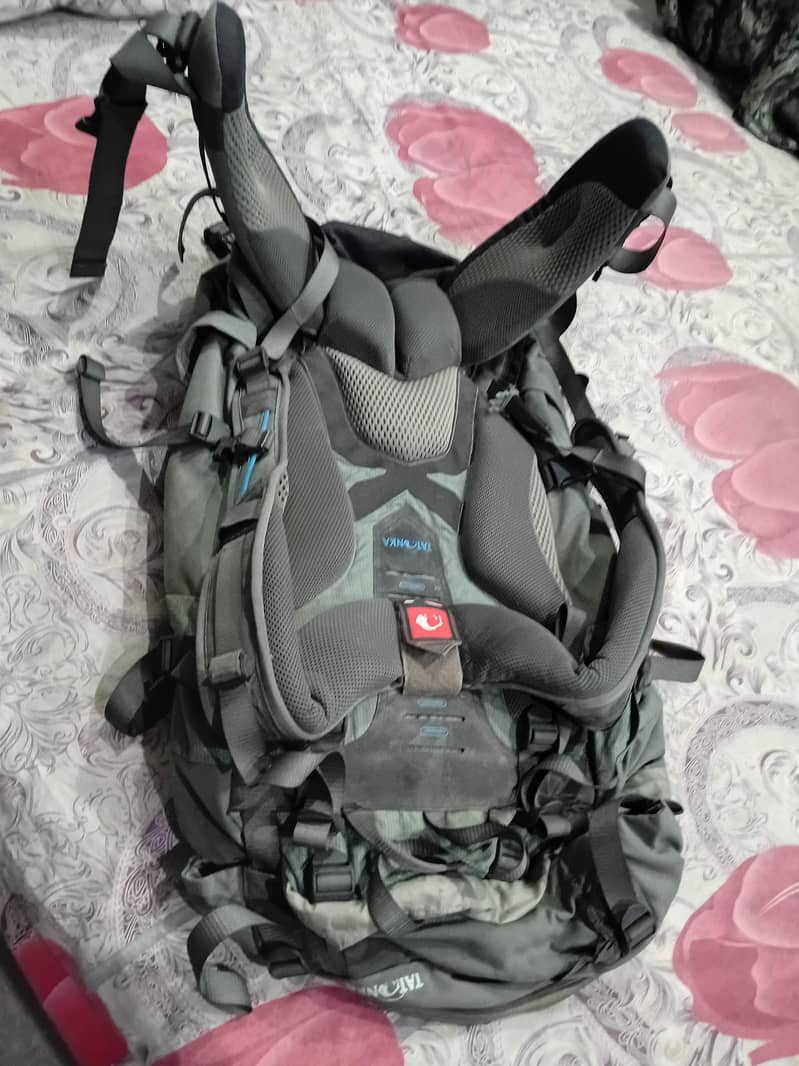 large hiking bagpack 1