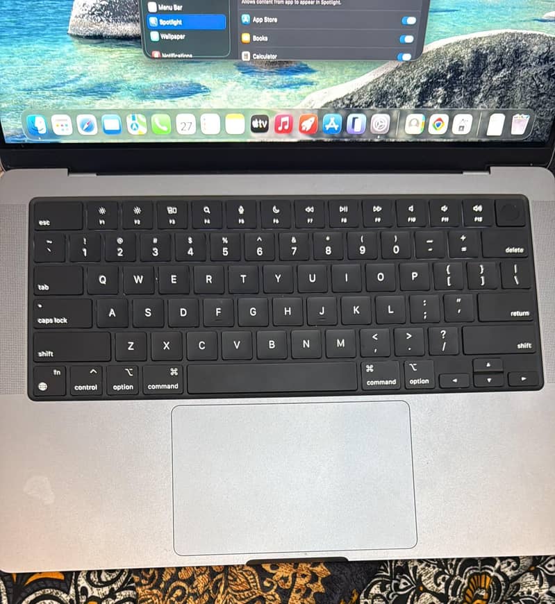 Apple mac M3 pro 1