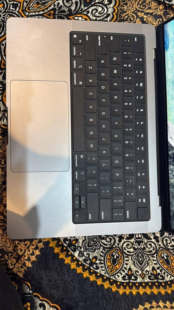 Apple mac M3 pro 3