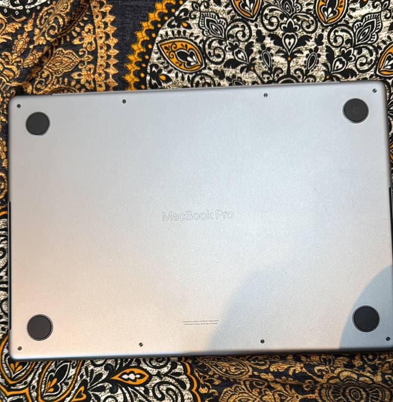 Apple mac M3 pro 5