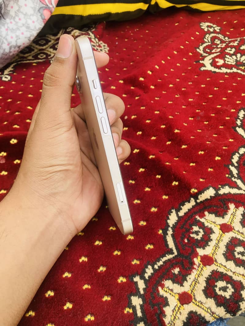 Apple iPhone 13 2