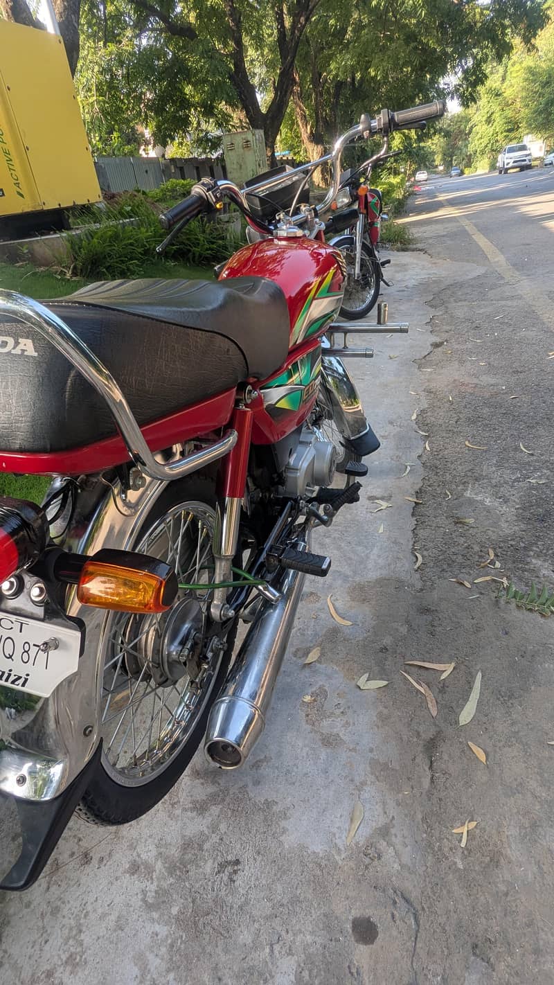 Honda CD70 7