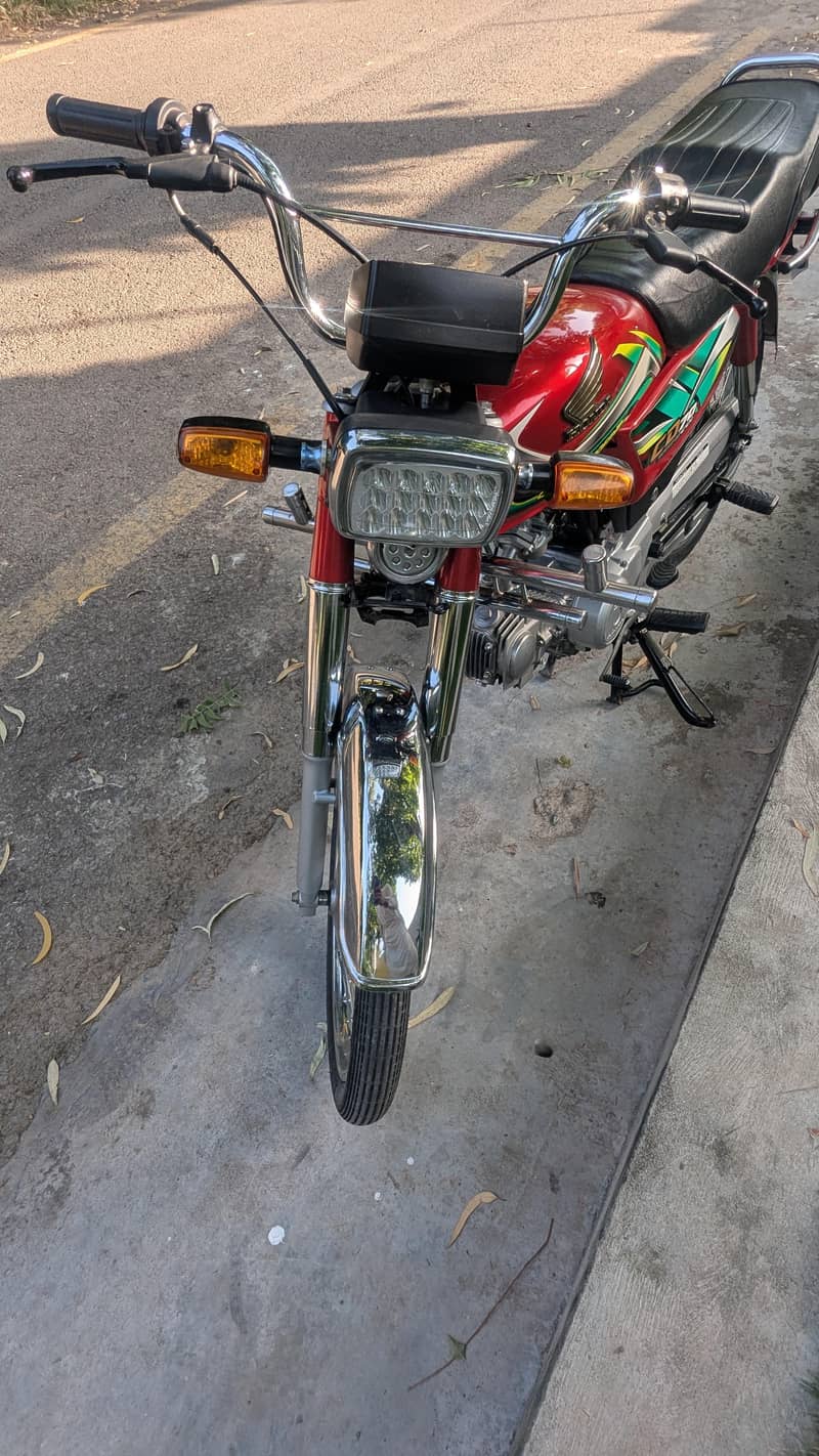 Honda CD70 9