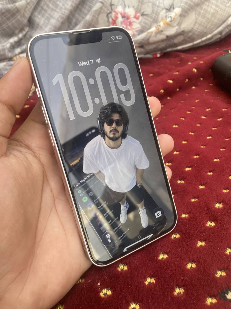 Apple iPhone 13 4