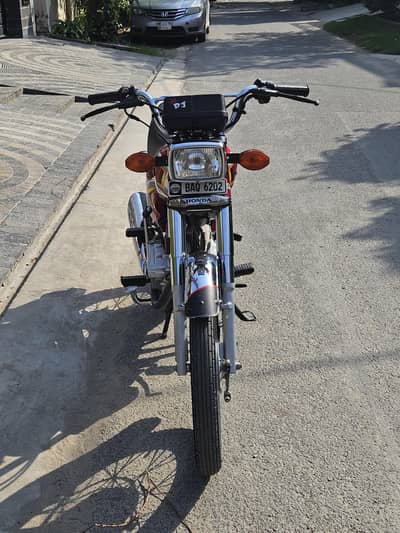Honda 125 New condition red color for sale