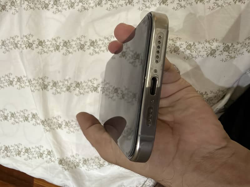 Apple iPhone 15 Pro Max 2