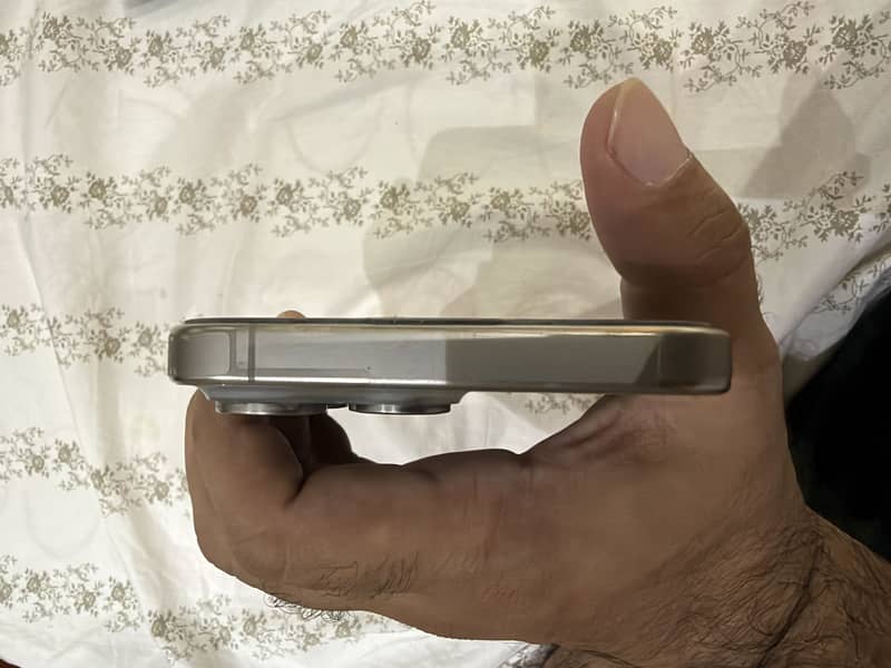 Apple iPhone 15 Pro Max 3