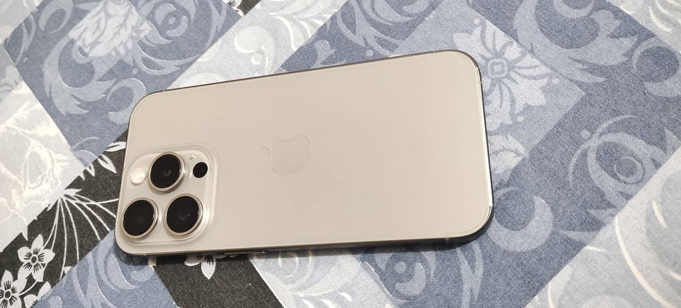Apple iPhone 15 Pro 0