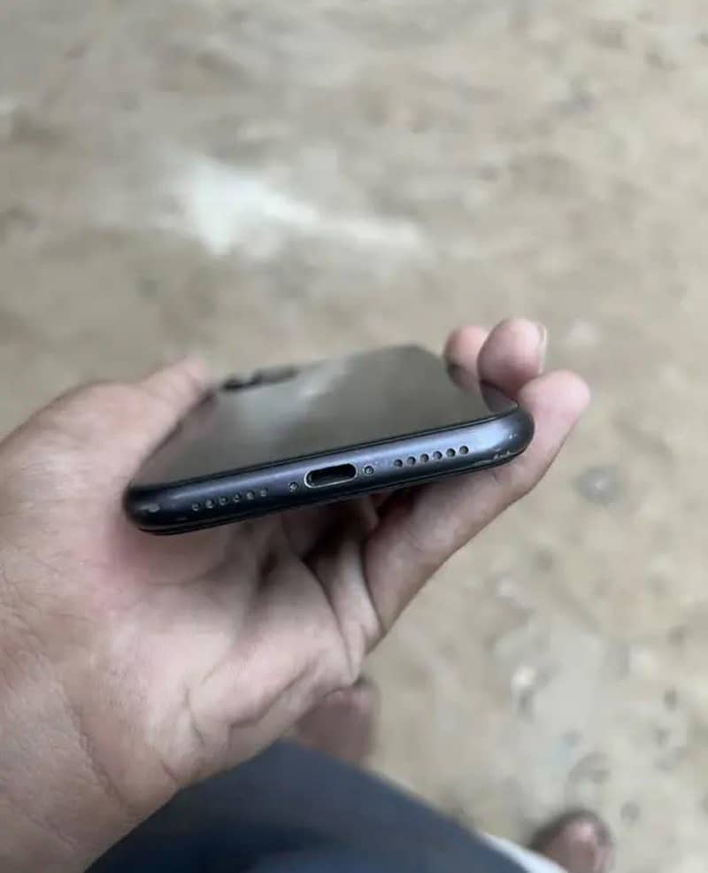 Apple iPhone 11 3