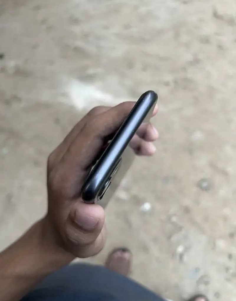 Apple iPhone 11 6
