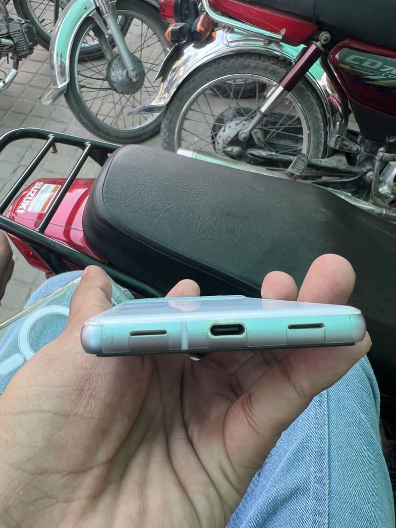 Google Pixel 7a 4
