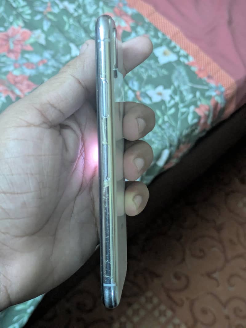 Apple iPhone X 3