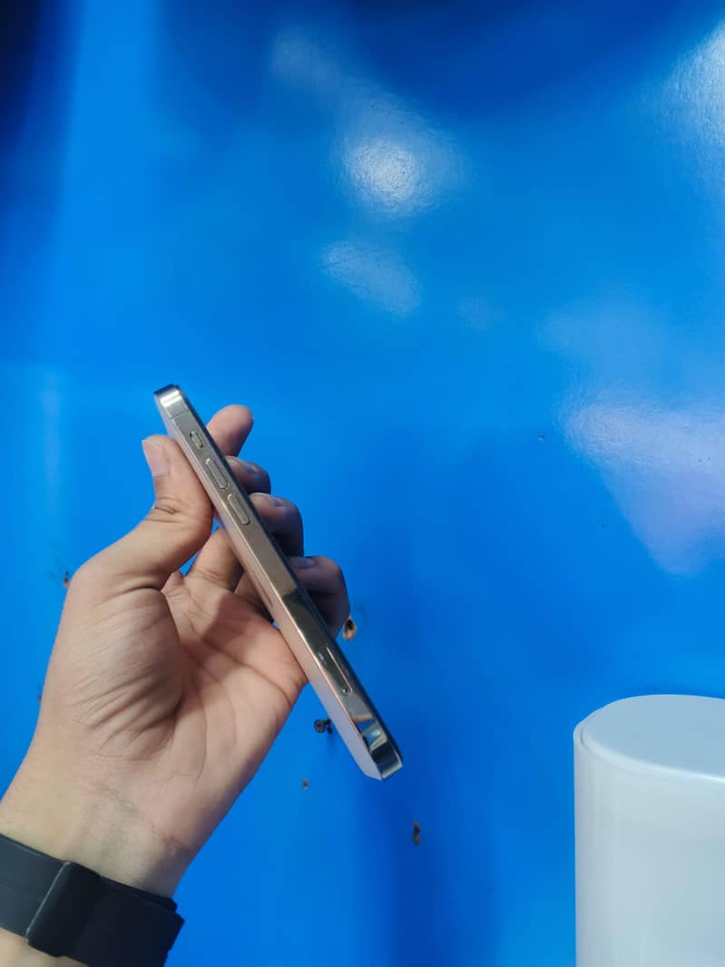 Apple iPhone 12 Pro 4