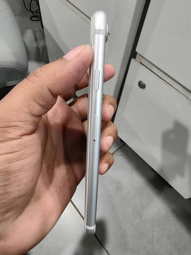 Apple iPhone 7 3