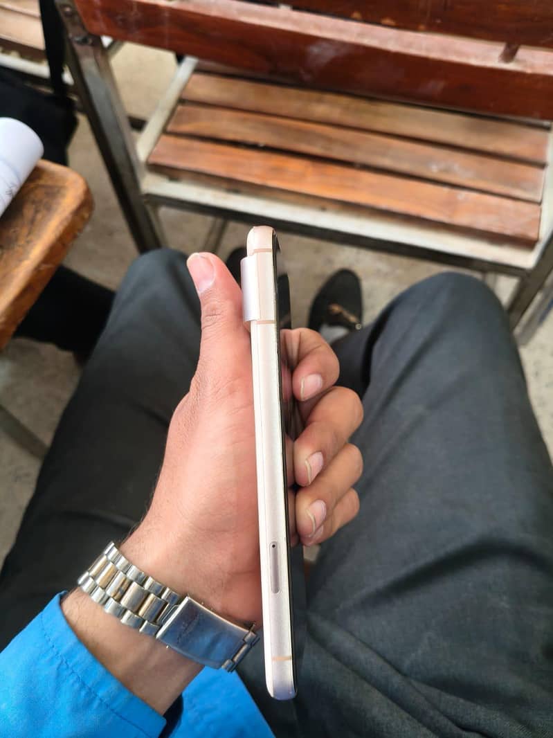 Google Pixel 8 2