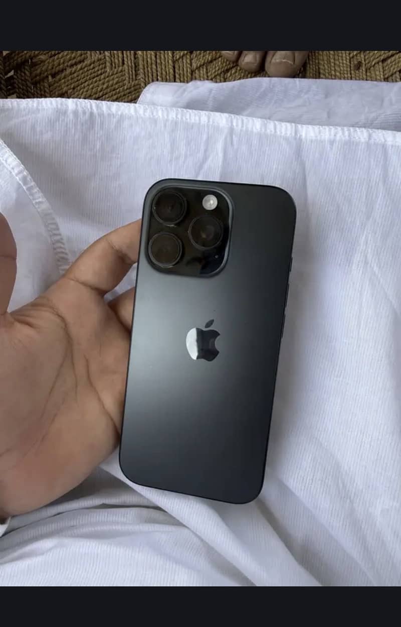 Apple iPhone 16 Pro 0