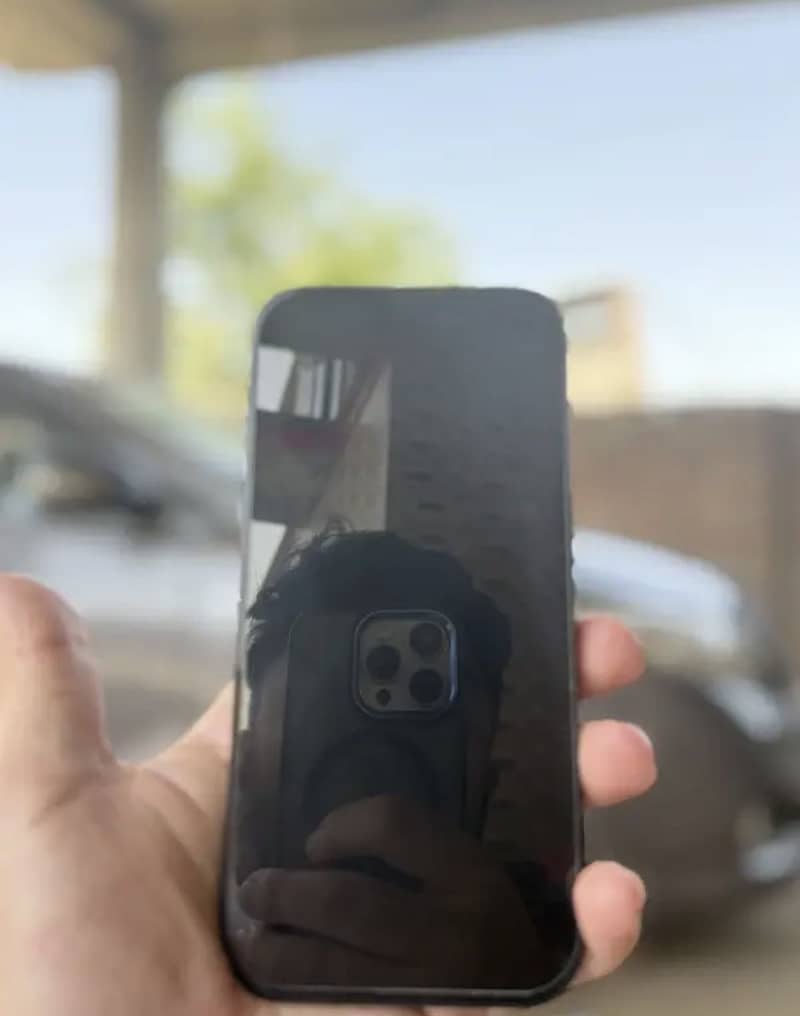 Apple iPhone 16 Pro 3