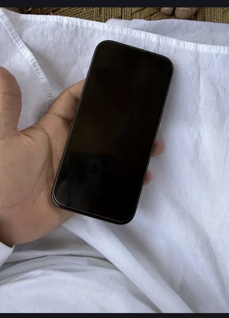 Apple iPhone 16 Pro 4