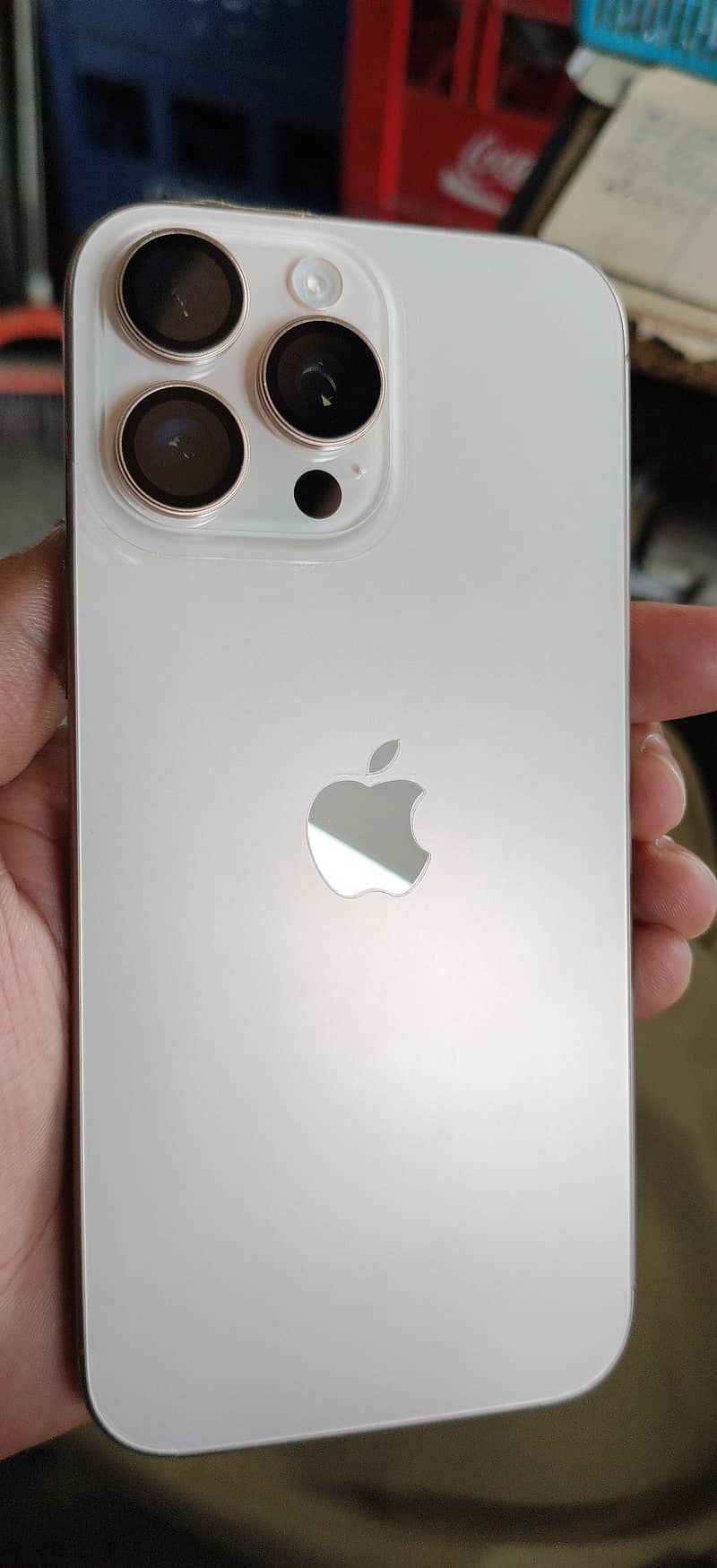 Apple iPhone 16 Pro Max 4