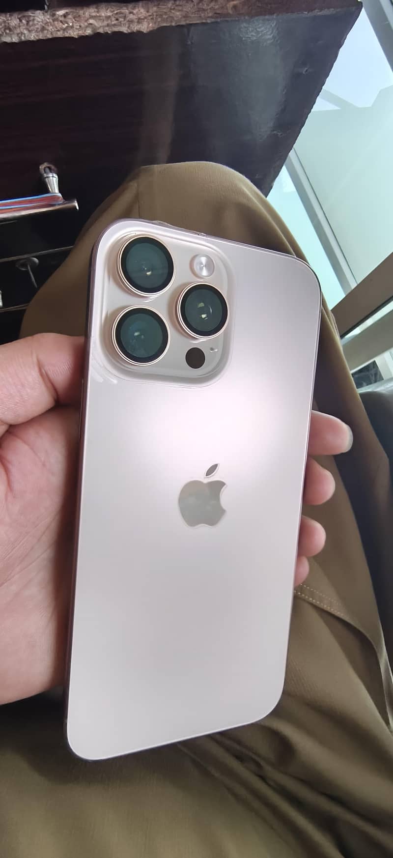 Apple iPhone 16 Pro Max 5