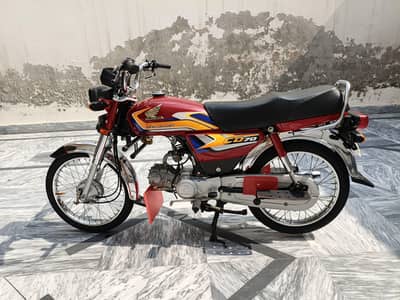HONDA CD70 2025