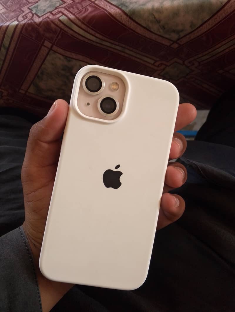 Apple iPhone 13 4