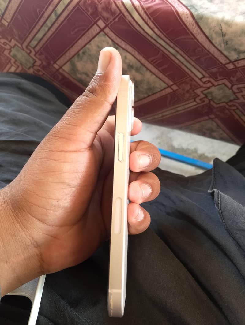 Apple iPhone 13 5