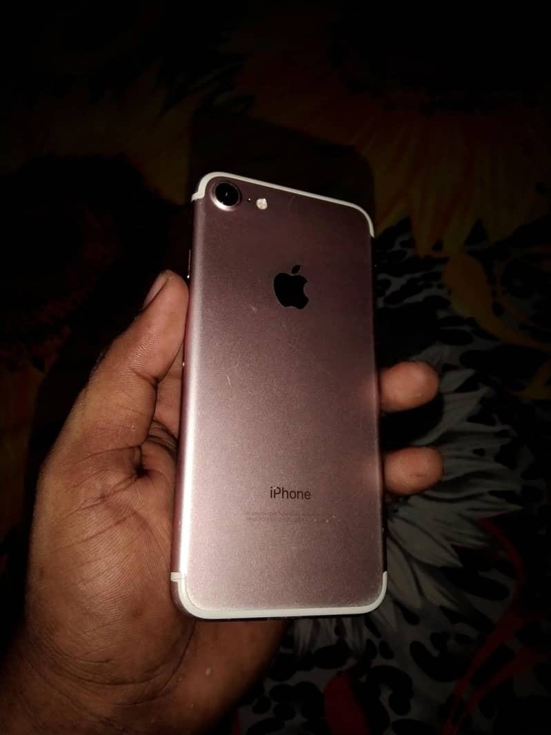 Apple iPhone 7 2
