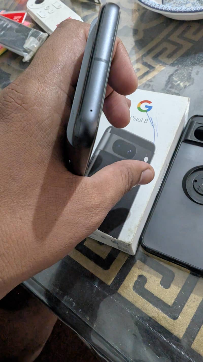 Google Pixel 8 4